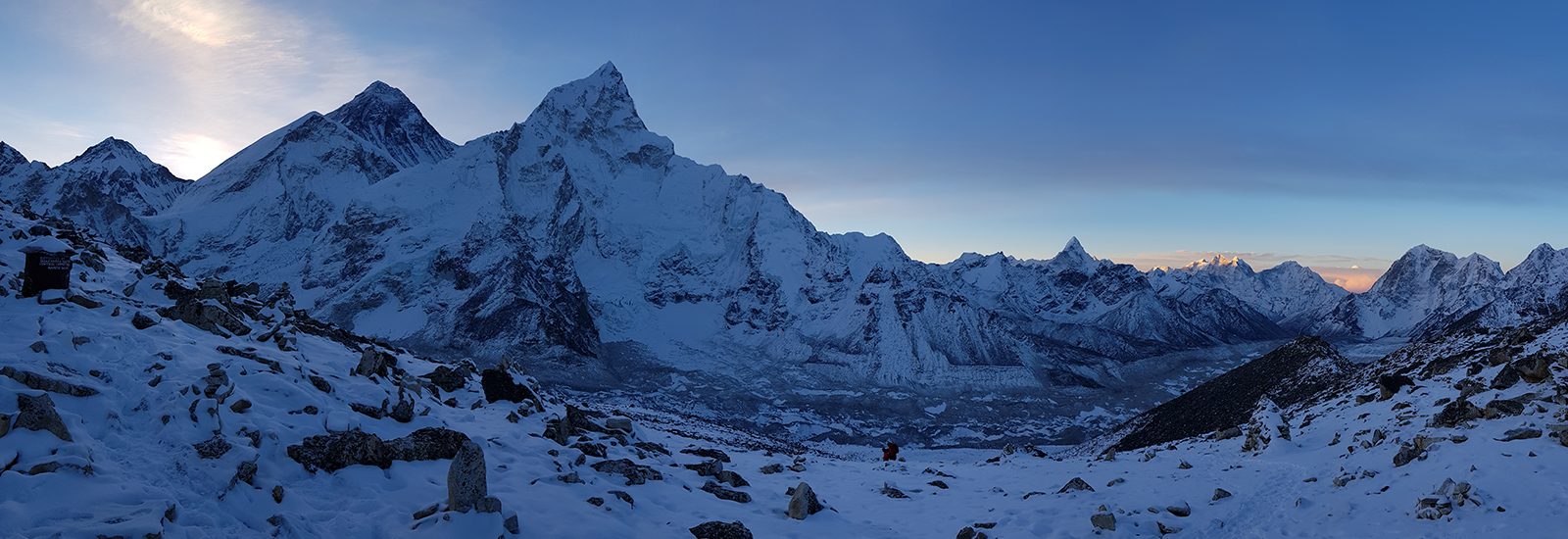 Sunrise over Everest observed from Kalapathar